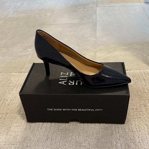 Naturalizer Patent Leather Navy Heels 7 W - Picture 1 of 4